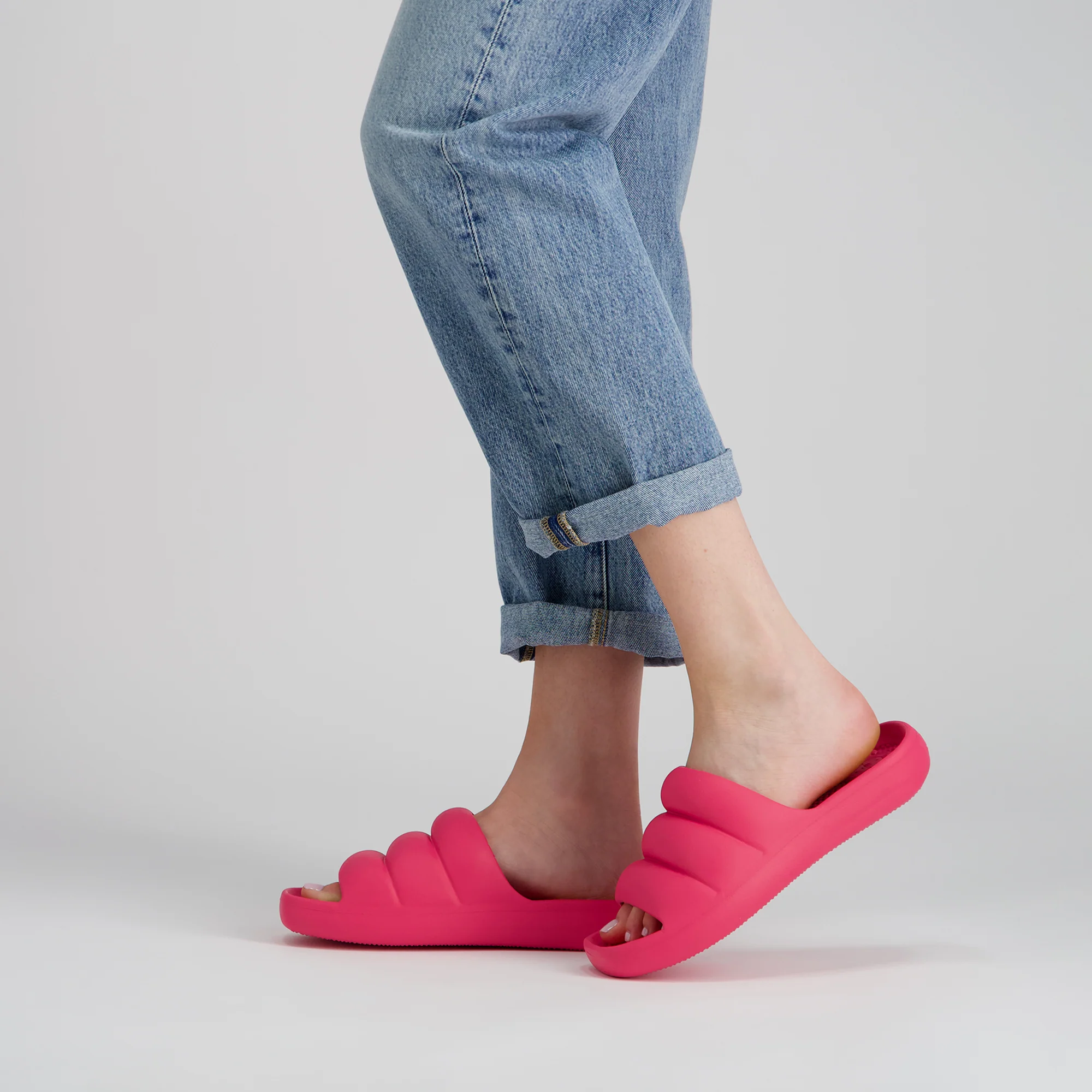 Women's Puffy Platform Slide - Image 40